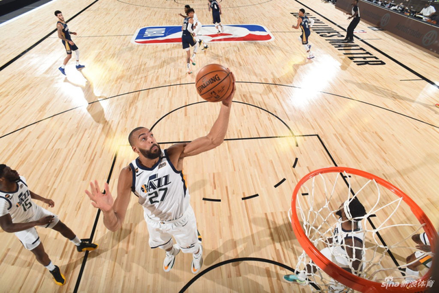 篮球联赛中 篮球联赛中