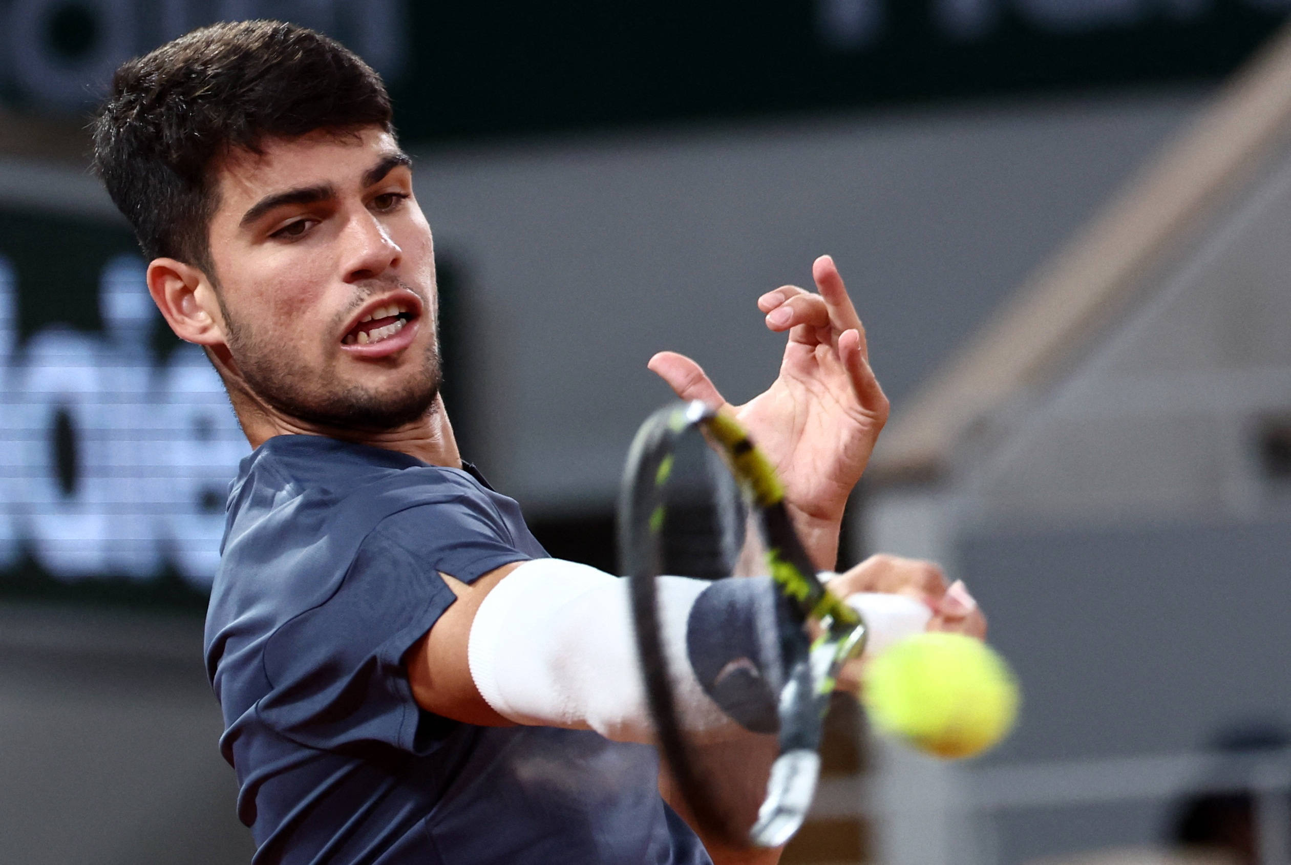 非完全是场 非完全是场