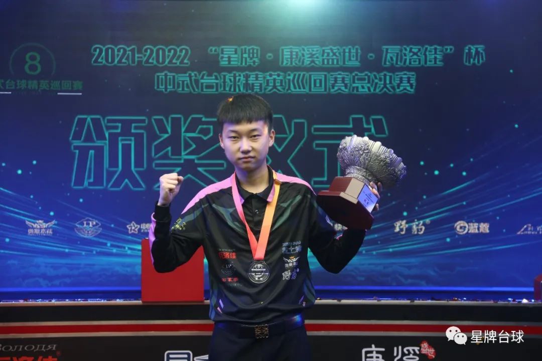 每组四名选 每组四名选