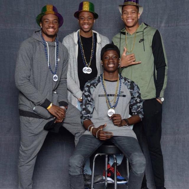 首圈出局 首圈出局